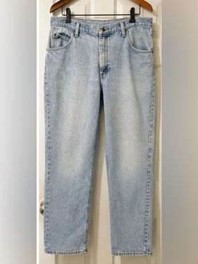 Wrangler Light Wash Relaxed Fit Jeans – Men’s 38x30